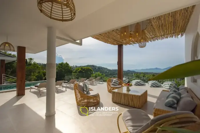 Magnificently appointed 4 bedroom villa with luxurious panoramic view