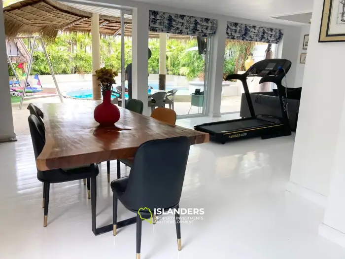 Comfortable 3-bedroom villa with swimming pool