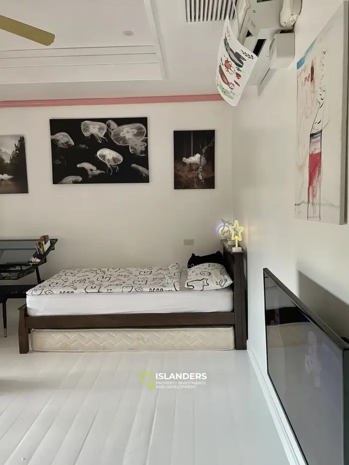 Comfortable 3-bedroom villa with swimming pool