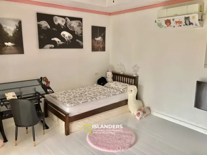 Comfortable 3-bedroom villa with swimming pool