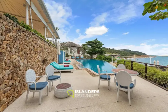 Villa mit 3 Schlafzimmern, modernen Annehmlichkeiten und traditionellem Thai-Stil