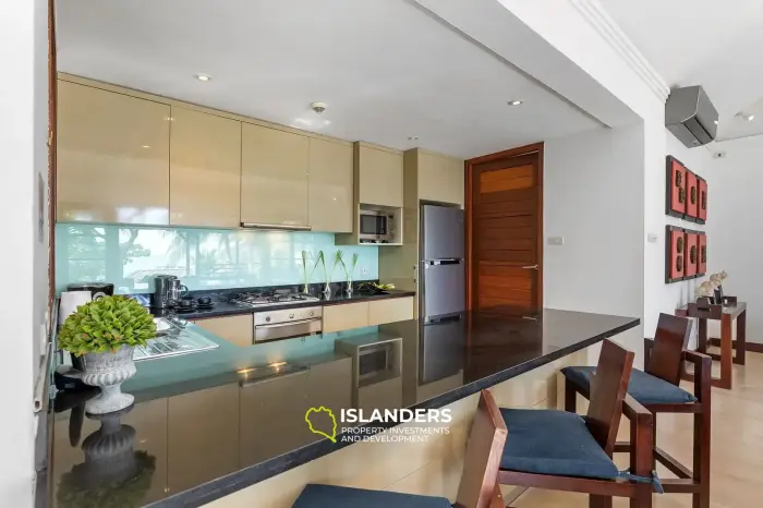 Villa mit 3 Schlafzimmern, modernen Annehmlichkeiten und traditionellem Thai-Stil
