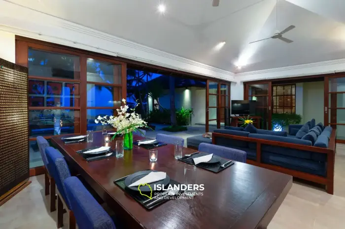 Villa mit 3 Schlafzimmern, modernen Annehmlichkeiten und traditionellem Thai-Stil