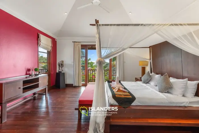 Villa mit 3 Schlafzimmern, modernen Annehmlichkeiten und traditionellem Thai-Stil