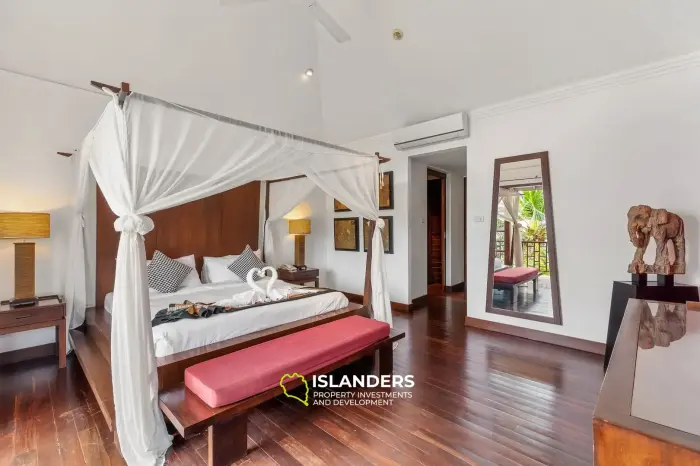 Villa mit 3 Schlafzimmern, modernen Annehmlichkeiten und traditionellem Thai-Stil
