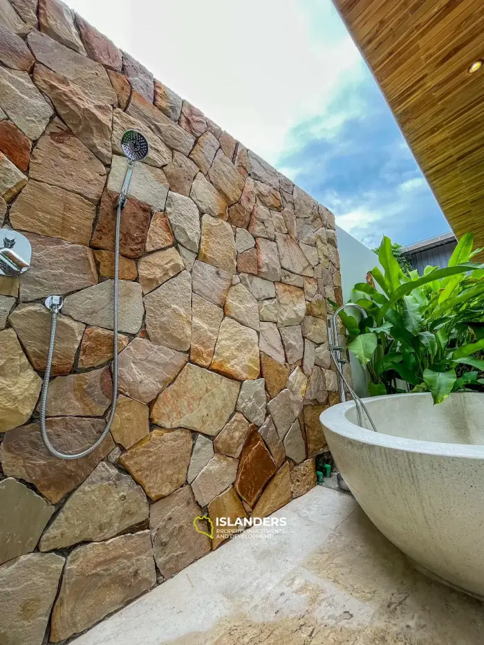 LUX  GARDEN VILLAS -  HOT INVESMENT OPPORTUNITY - ROI up 15%