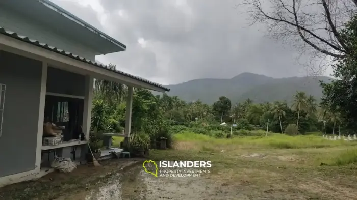 Terrain plat avec petite maison à vendre - Maduewan