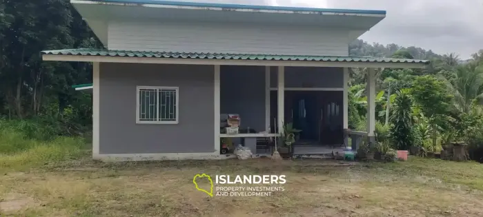 Terrain plat avec petite maison à vendre - Maduewan