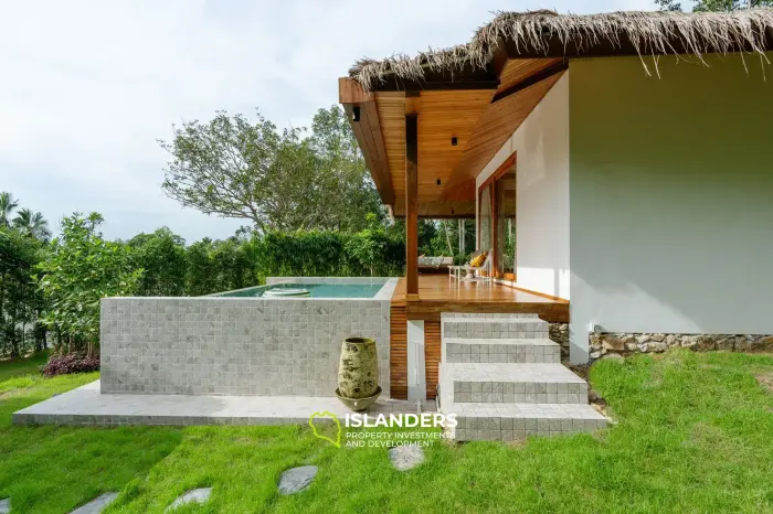 Villa en teck flambant neuve à Chaloklum