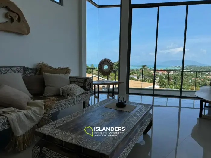 Villa de tres plantas con piscina, 5 dormitorios, amueblada y decorada.