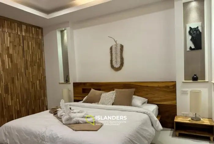 Villa de tres plantas con piscina, 5 dormitorios, amueblada y decorada.