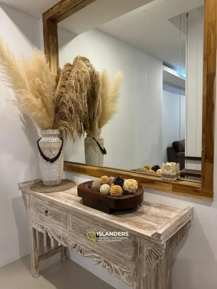 Villa de tres plantas con piscina, 5 dormitorios, amueblada y decorada.