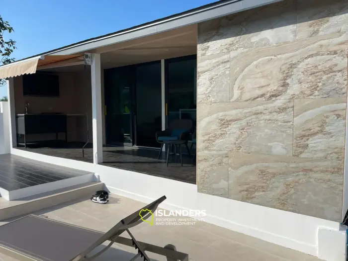 Villa de 2 dormitorios con piscina y una arquitectura cuidadosamente diseñada