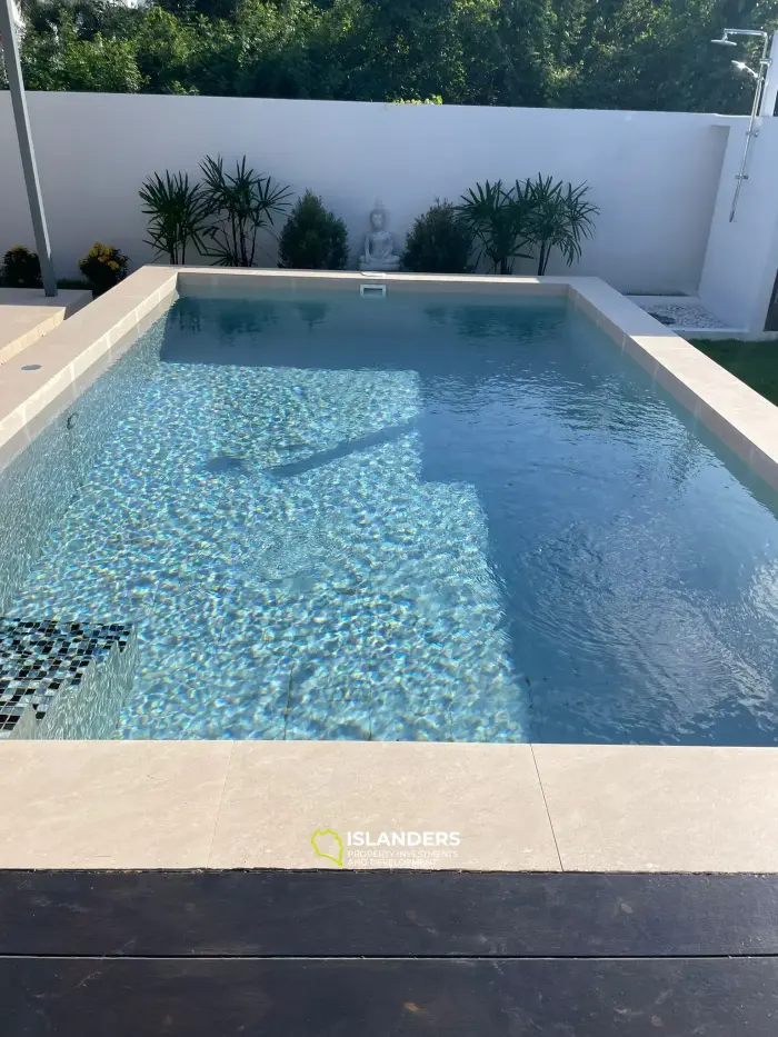 Villa de 2 dormitorios con piscina y una arquitectura cuidadosamente diseñada