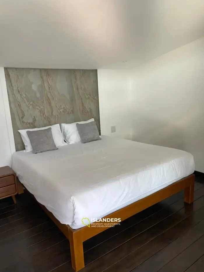 Villa de 2 dormitorios con piscina y una arquitectura cuidadosamente diseñada