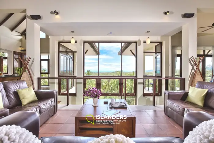 Luxury 5 bdrm pool villa overlooking ocean and rainforest