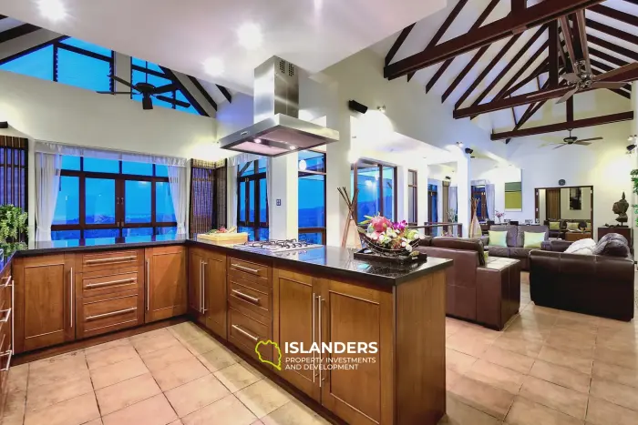 Luxury 5 bdrm pool villa overlooking ocean and rainforest