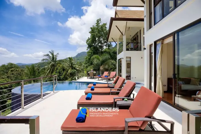 Luxury 5 bdrm pool villa overlooking ocean and rainforest
