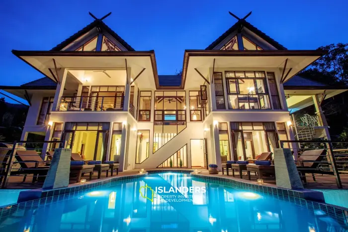 Luxury 5 bdrm pool villa overlooking ocean and rainforest