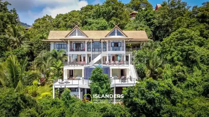 Luxury 5 bdrm pool villa overlooking ocean and rainforest