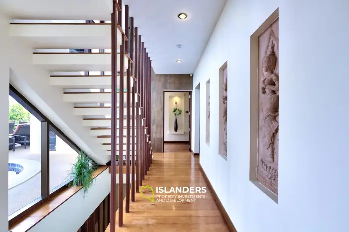 Luxury 5 bdrm pool villa overlooking ocean and rainforest