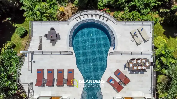 Luxury 5 bdrm pool villa overlooking ocean and rainforest