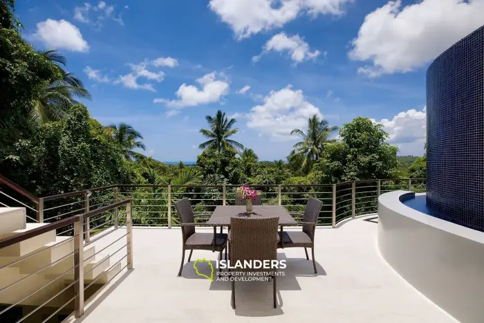 Luxury 5 bdrm pool villa overlooking ocean and rainforest