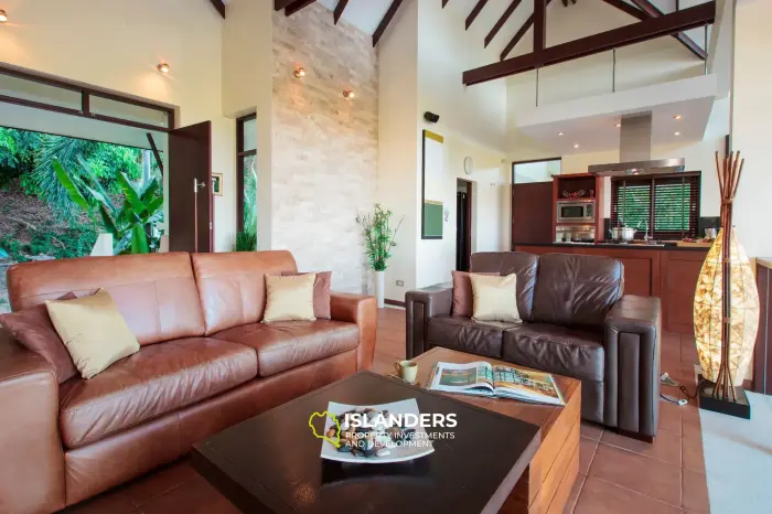 Luxury 5 bdrm pool villa overlooking ocean and rainforest
