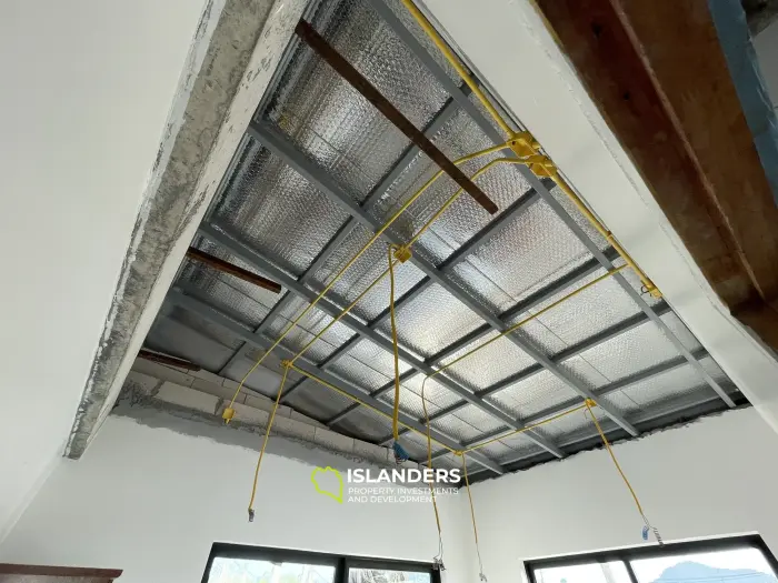 พูลวิลล่า 5 ห้องนอน ห่างจากทะเลเพียงไม่กี่ก้าว