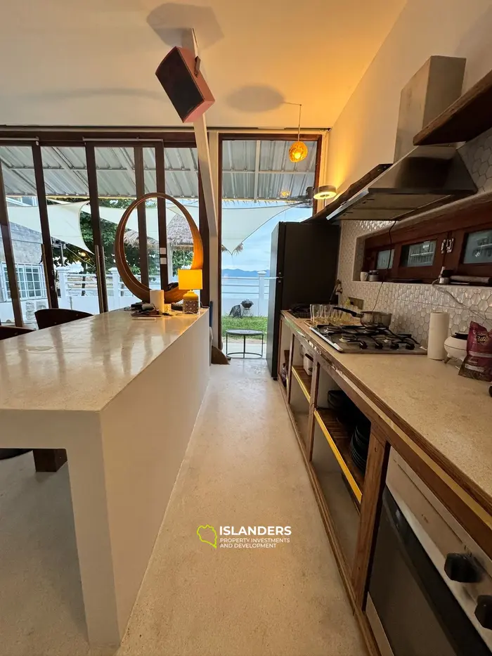 Sunset Beachfront Villa – Exklusive Investitionsmöglichkeit