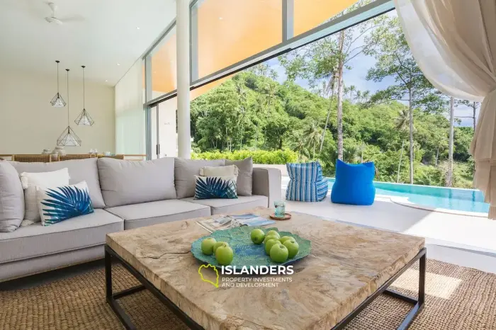 Pool villa 3 bdrm on a hill overlooking the Gulf of Thailand
