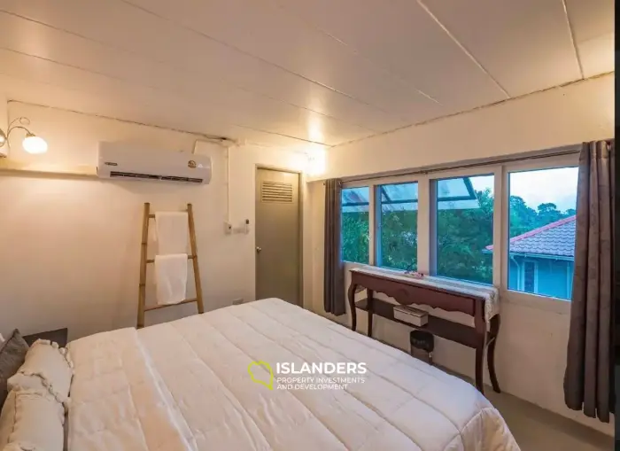 Villa con piscina de 5 habitaciones en una zona tranquila.