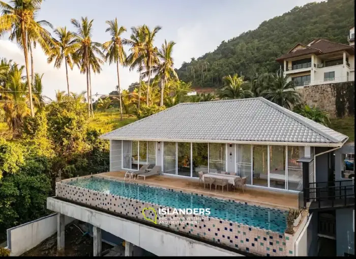 Villa con piscina de 5 habitaciones en una zona tranquila.