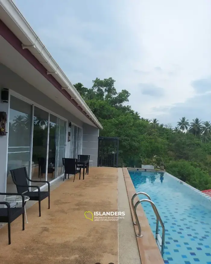 Villa con piscina de 5 habitaciones en una zona tranquila.