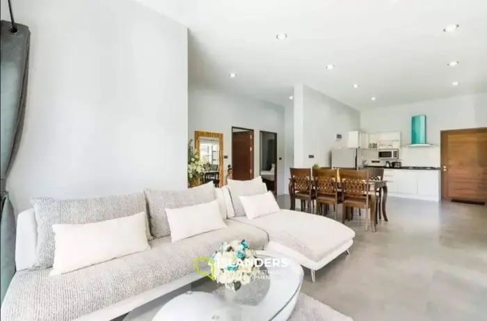 Villa con piscina de 5 habitaciones en una zona tranquila.