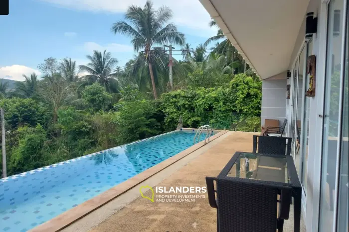 Villa con piscina de 5 habitaciones en una zona tranquila.