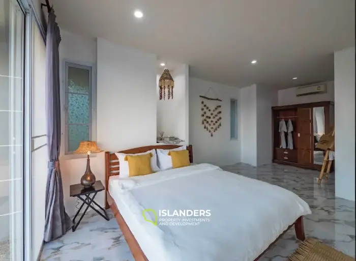 Villa con piscina de 5 habitaciones en una zona tranquila.