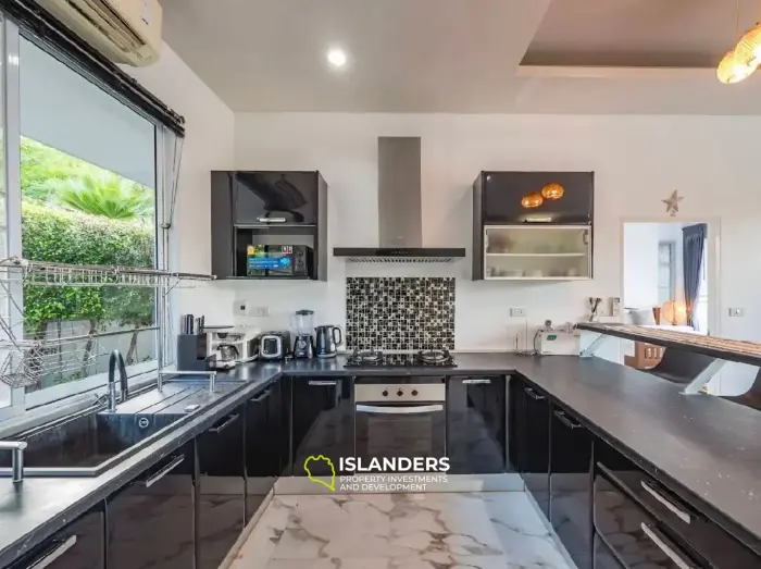 Villa con piscina de 5 habitaciones en una zona tranquila.