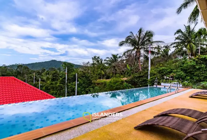 Villa con piscina de 5 habitaciones en una zona tranquila.