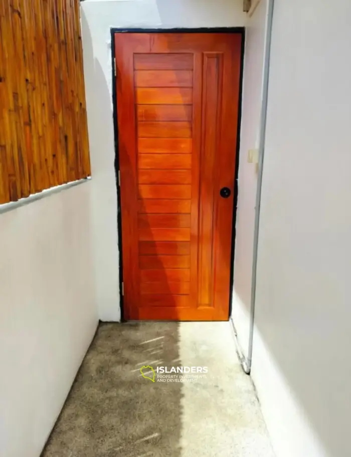 Apartamentos modernos de 2 habitaciones con grandes ventanas panorámicas.