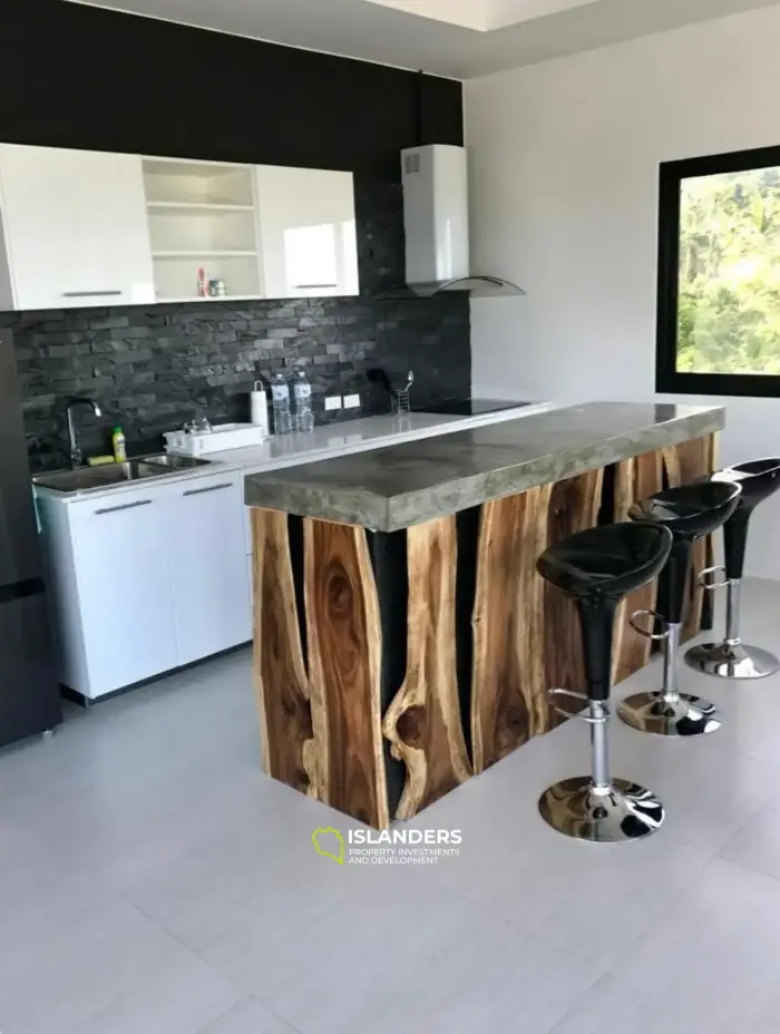 Apartamentos modernos de 2 habitaciones con grandes ventanas panorámicas.