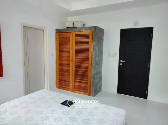 Apartamentos modernos de 2 habitaciones con grandes ventanas panorámicas.