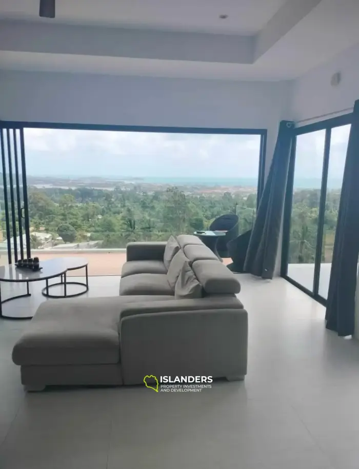 Apartamentos modernos de 2 habitaciones con grandes ventanas panorámicas.