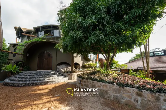 บ้านบนยอดเขาแบบไม่เหมือนใครพร้อมวิว 360 องศาที่น่าทึ่ง