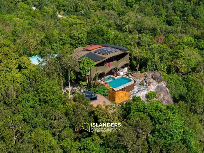 บ้านบนยอดเขาแบบไม่เหมือนใครพร้อมวิว 360 องศาที่น่าทึ่ง