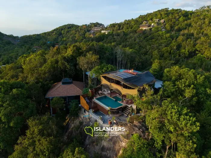 บ้านบนยอดเขาแบบไม่เหมือนใครพร้อมวิว 360 องศาที่น่าทึ่ง