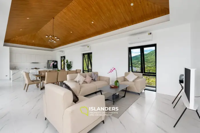 Villa de style avec 3 chambres et piscine surplombant la mer et l'île voisine.