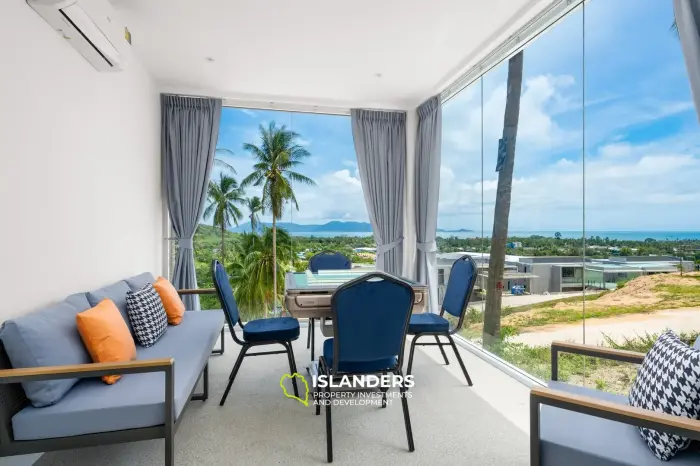 Villa de style avec 3 chambres et piscine surplombant la mer et l'île voisine.