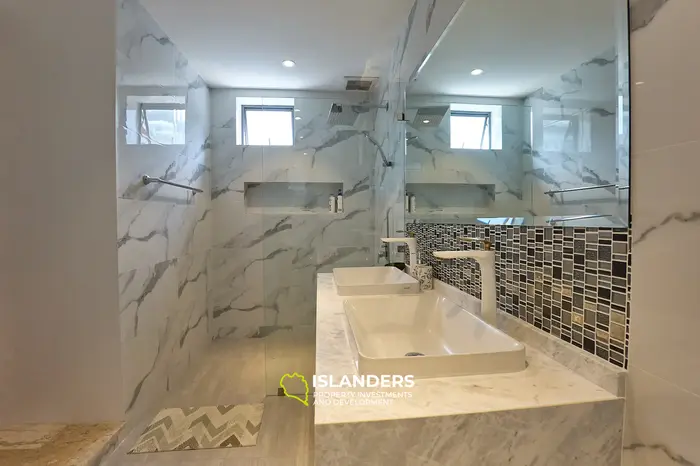 ใหม่ วิลล่าพร้อมสระว่ายน้ำ 4 ห้องนอน ใกล้โรงเรียน PBISS