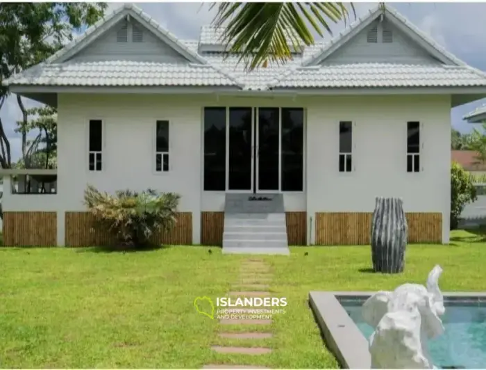 Mini resort 5 bdrm with swimming pool on the first coastline (Thong Son Beach)